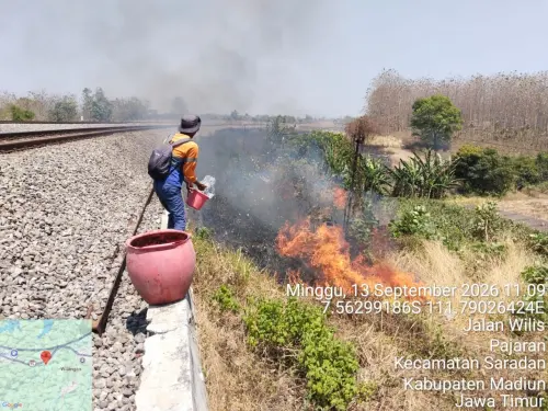 Dua Kali dalam Sepekan Kebakaran Lahan Intai Rel KAI Daop 7  Madiun
