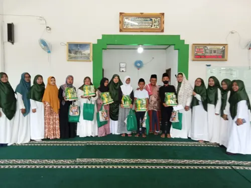Santunan Yatim Piatu Jadi Rangkaian Majelis Taklim RisqonÂ HasanahÂ  Jelang RamadanÂ 1444 H