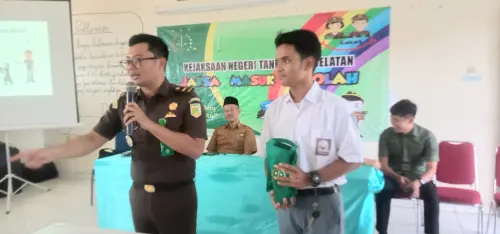 Cegah Kenakalan Remaja, Kejari Tangsel  Edukasi Hukum Di SMKN 5 Tangsel