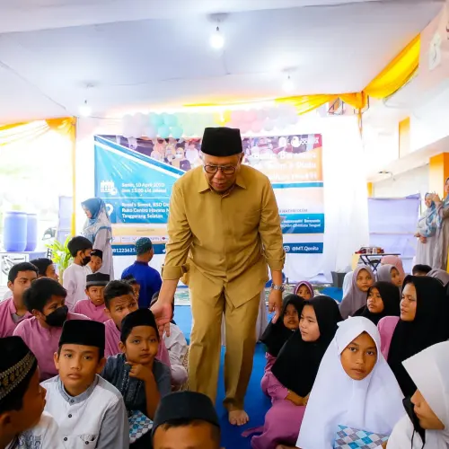 Hadir Santunan Yatim, Benyamin Berpesan Rajin Belajar