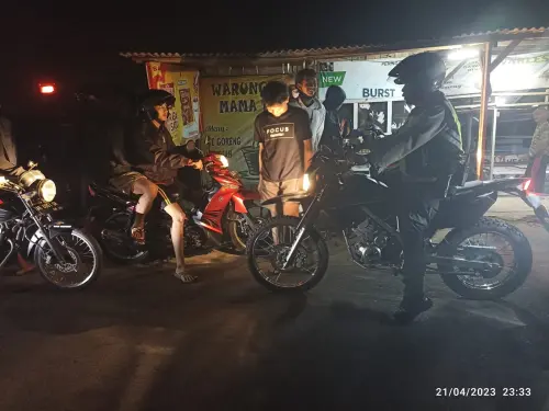 Kendarai Motor Trail Saat Malam Takbir,Â  Kapolsek Mojoroto Jaga Kondusifitas