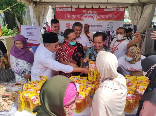 Meriahkan Ramadan, PT. IKPP Tangerang & Pemkot Tangsel Wakafkan Qur\'an dan Bazar Migor
