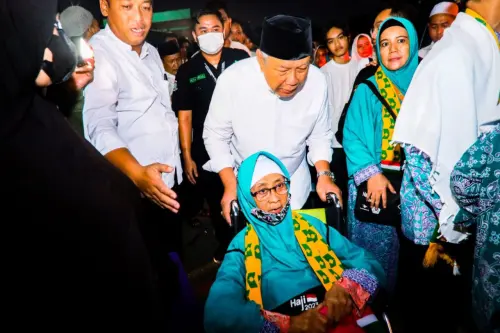Lepas 393 Calhaj Kloter 28 JKG Tangsel, Benyamin: Jaga Kesehatan