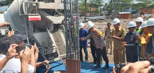 Revitalisasi Alun-Alun Kediri Dimulai, Wali Kota Lakukan Peletakan Batu Pertama