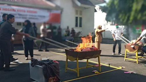 Kejari Kota Kediri Musnahkan Barbuk dari 55 PerkaraÂ 