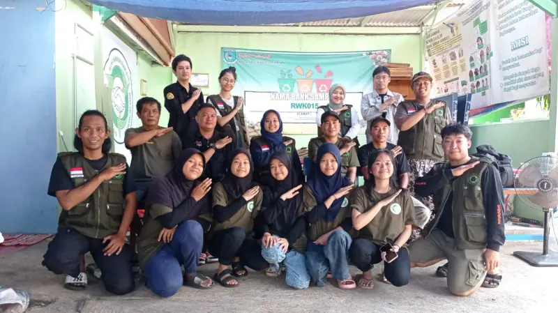 Ketua Tim Fasilitasi CSR Tangsel Kunjungi Bank Sampah RW 15 Kedaung