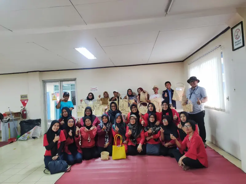 CSR IKPP Tangerang Ajari Kelompok Binaan Anyaman Bambu