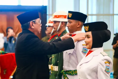 Wali Kota Benyamin Kukuhkan 50 Anggota Paskibraka HUT RI Ke-78