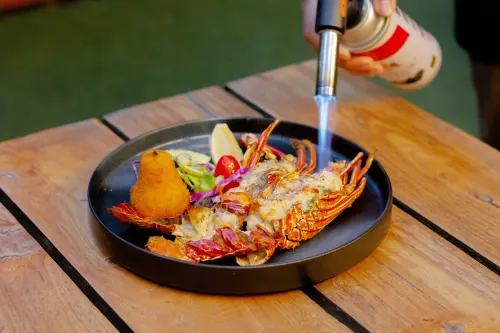 Lobster Thermidor Dibalut Lelehan Saus Krim, Menu Istimewa Starling Eatery &nbsp;