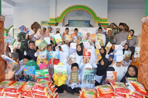 Polsek Mojoroto Kota Kediri Distribusi Buku Polri Peduli Budaya Literasi