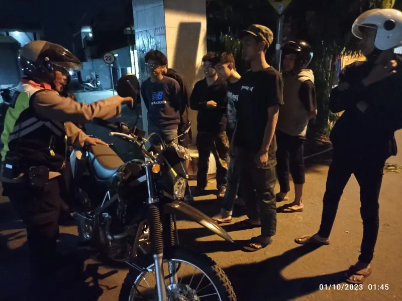Cegah Gangguan Kamtibmas dan Kriminalitas, Polsek Mojoroto Gencarkan Patroli Dini Hari