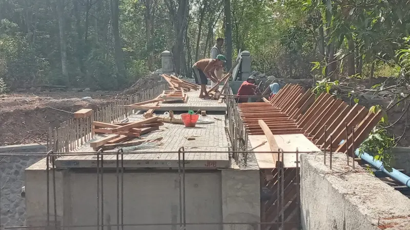 Permudah Akses Warga, DPUPR Kota Kediri Bangun JembatanÂ Banggi