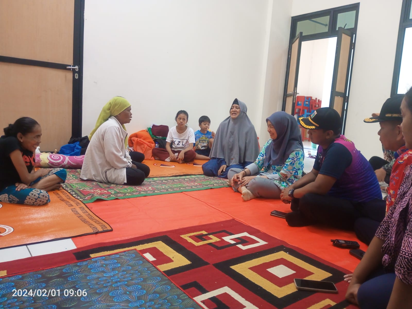 Pastikan Kondisi Aman, Camat Cilincing Datangi Warga Terdampak Banjir
