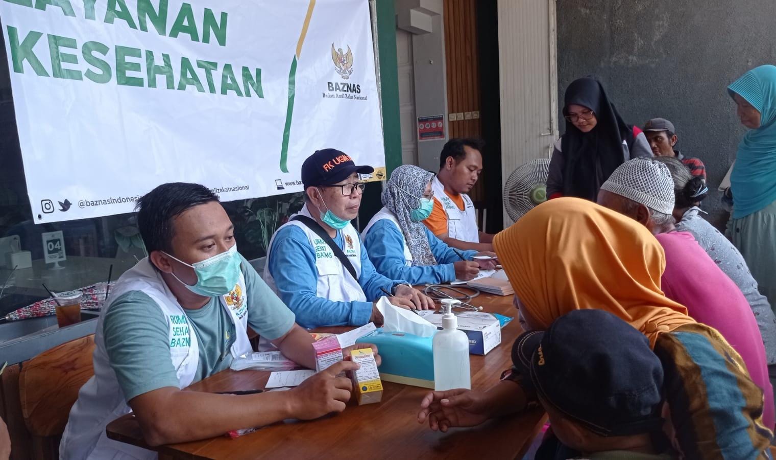 BAZNAS Tanggap Bencana, Bantu Evakuasi Warga Banjir di Demak Jateng