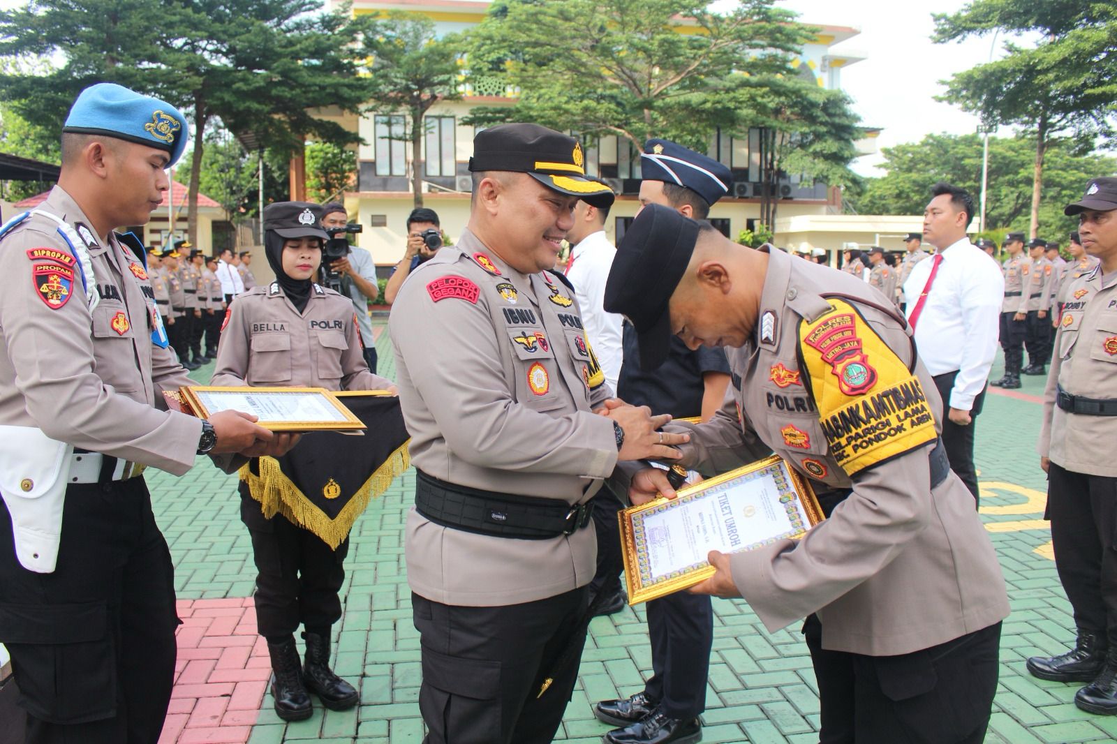 Kapolres Tangsel Beri Penghargaan 27 Personel, 2 Anggota Dapat Tiket Umroh