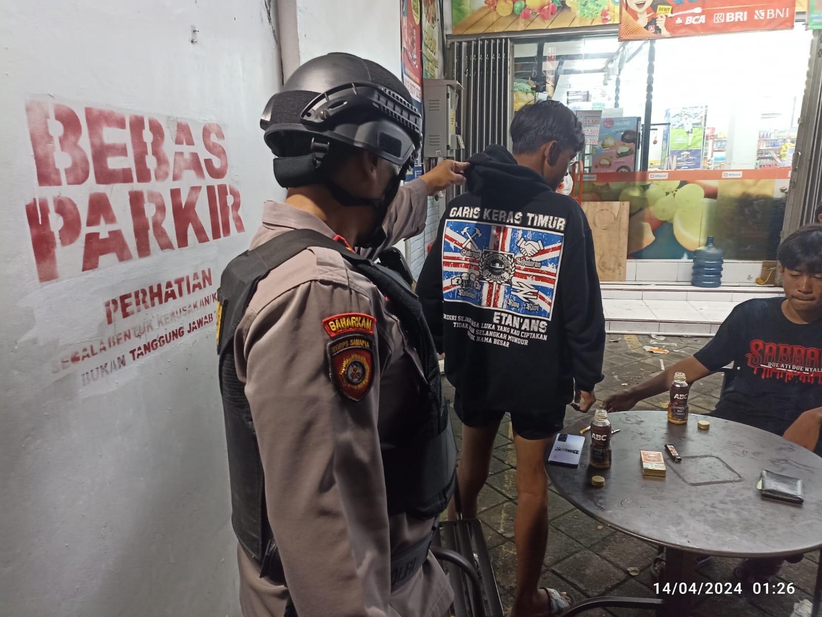 Polisi Temukan Tulisan Mencurigakan, Saat Kawanan Remaja Nongkrong di MinimarketÂ 