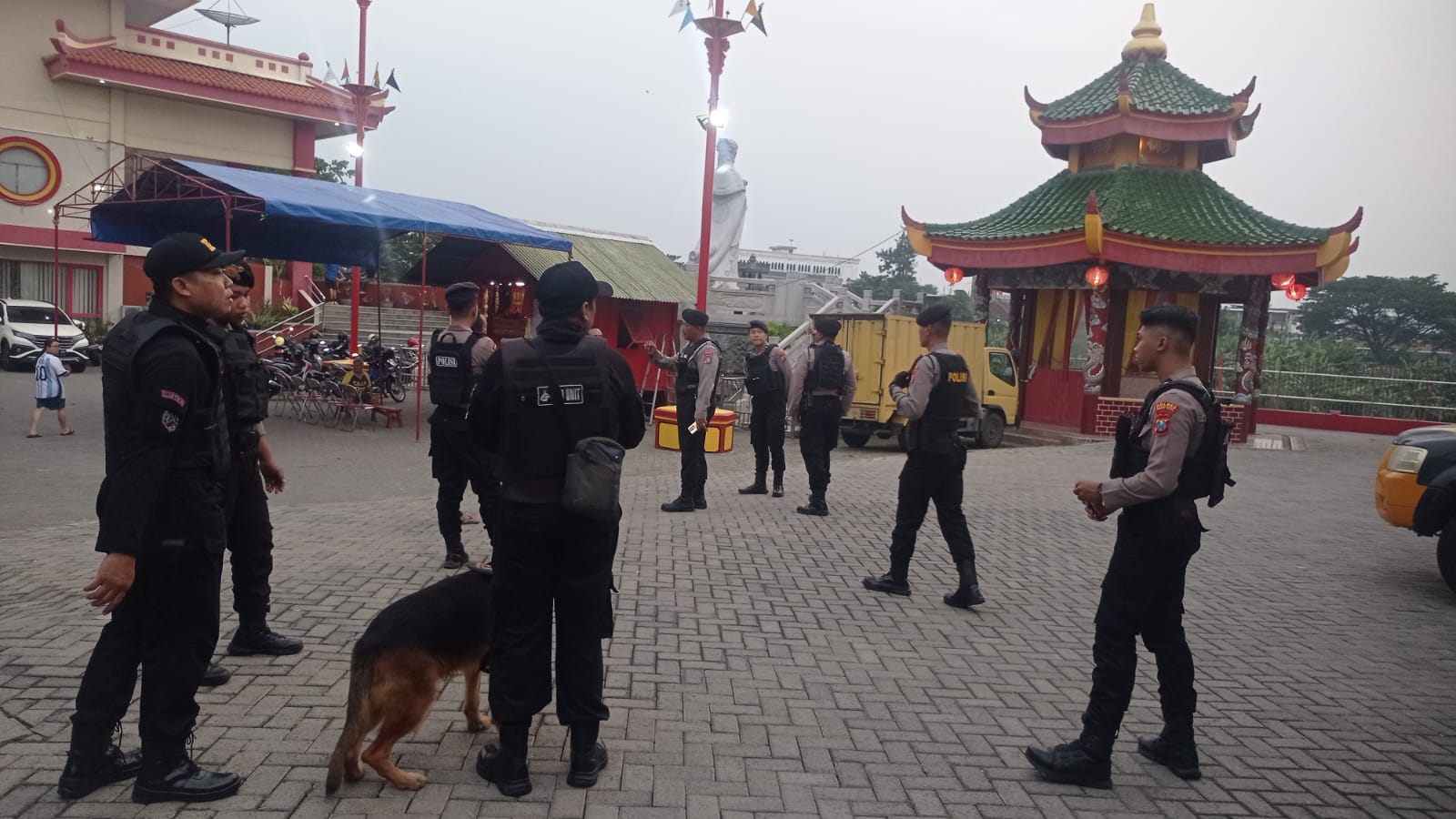 Perayaan Waisak, Polres Kediri Kota Sisir Tiga ViharaÂ  Dengan Anjing PelacakÂ 