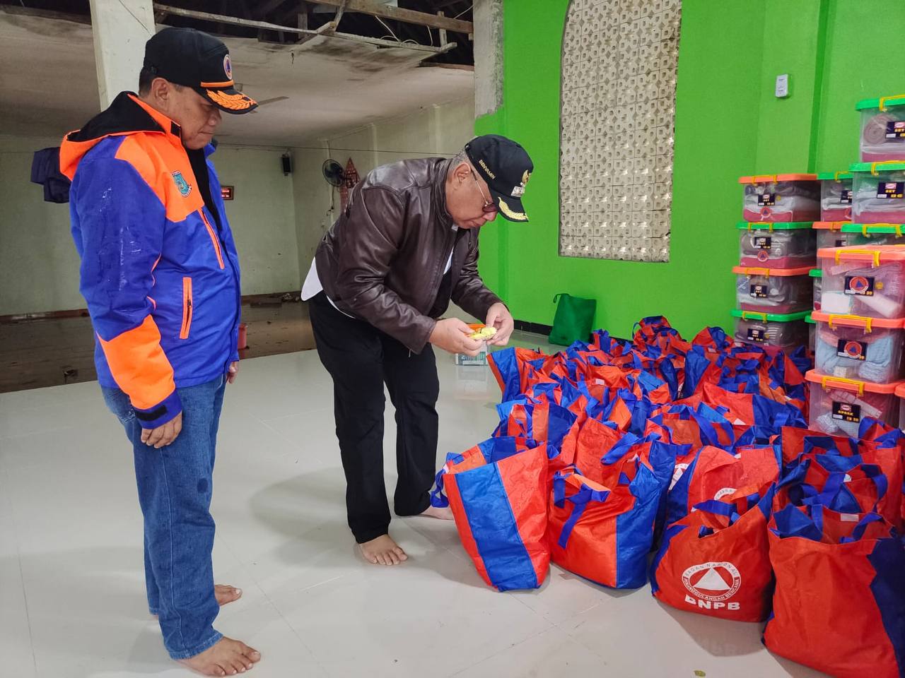 Benyamin Distribusikan Bantuan Dampak Luapan Cisadane