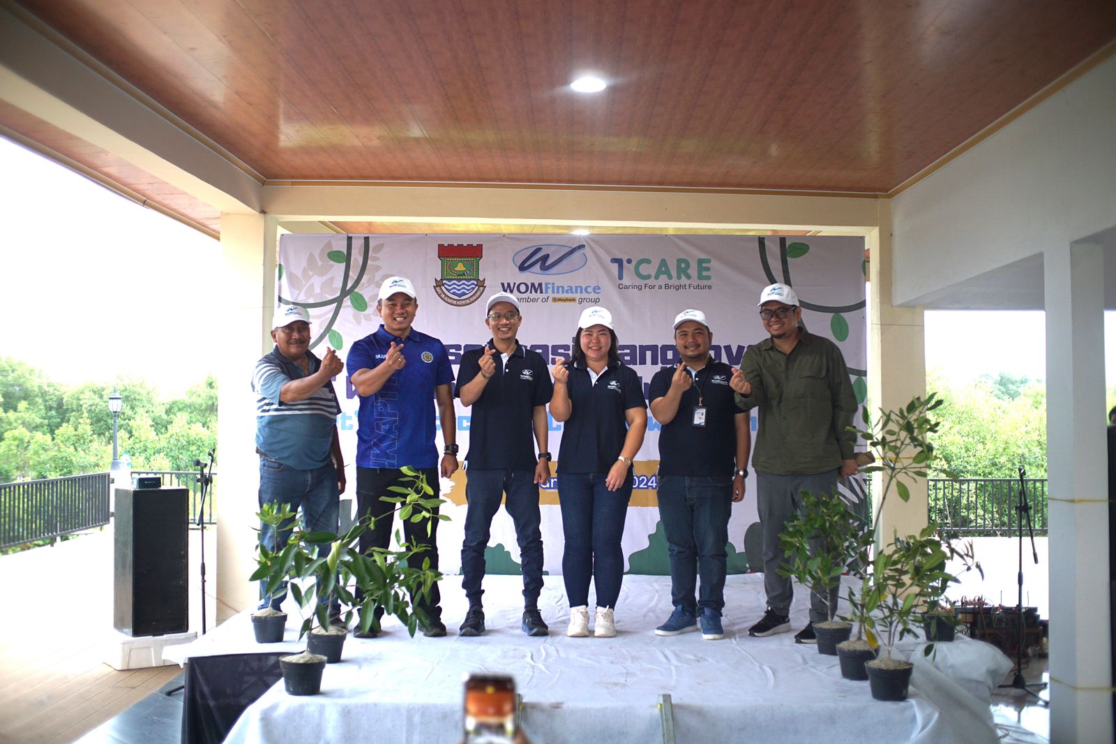 Peduli Lingkungan, WOM Finance Tanam 1000 Mangrove di Pantai Tanjung Pasir