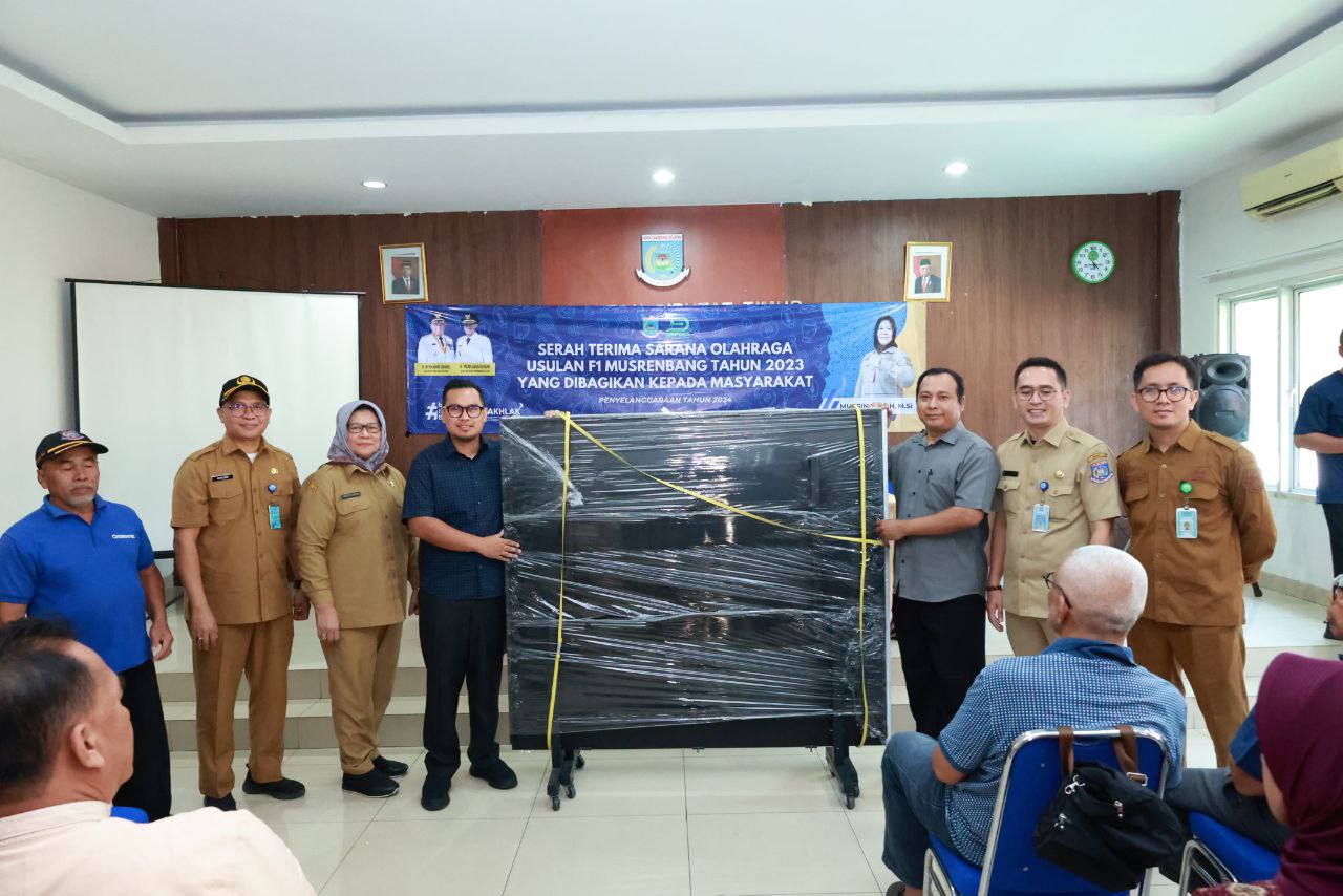 Wujudkan Masyarakat Sehat, Pilar Saga Serahkan Peralatan Olahraga