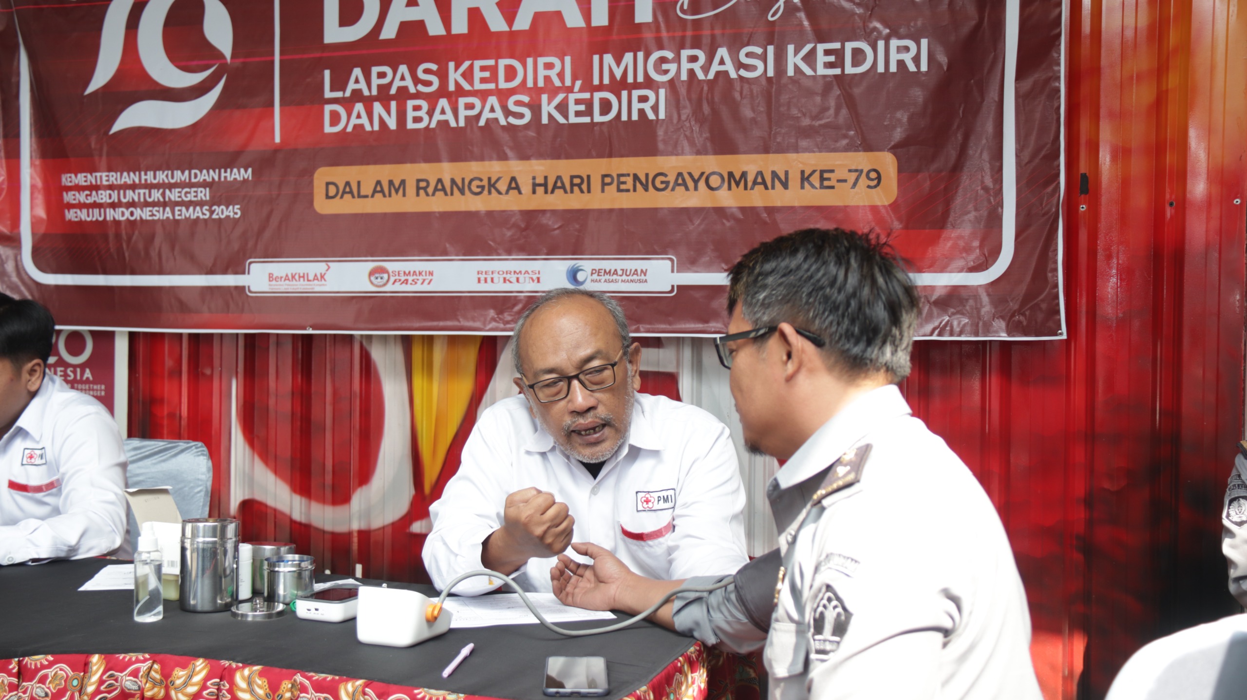 Peringati Hari Pengayoman ke-79, Klinik Pratama Lapas KediriÂ Adakan Donor Darah