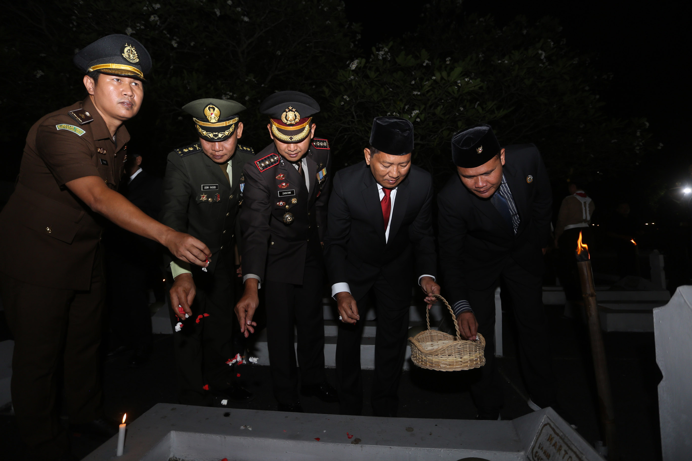 Suasana Apel Kehormatan Malam Renungan Suci di TMP Taruna-Tangerang