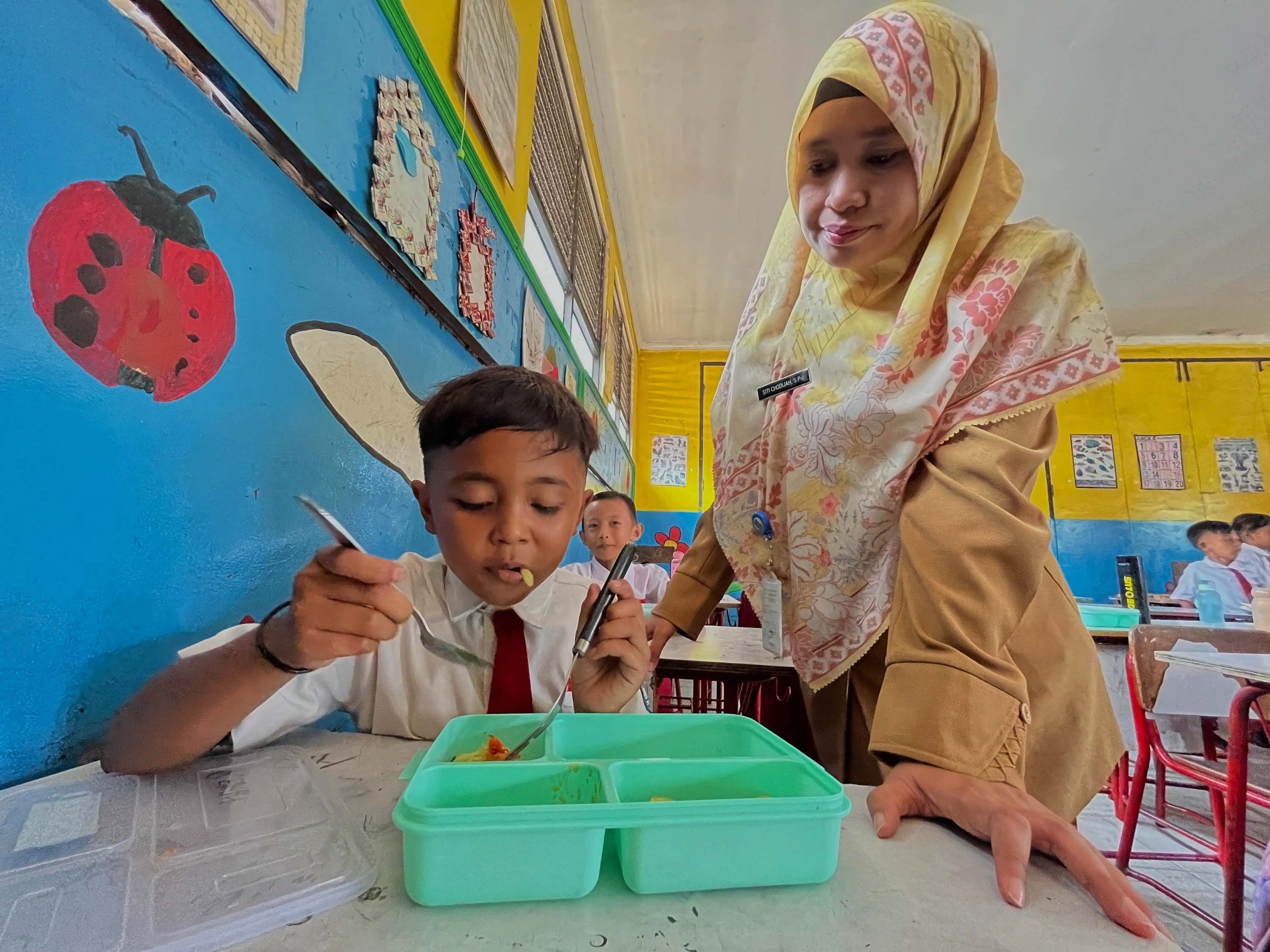 Guru Sebut Program Makan Bergizi Gratis Tingkatkan Semangat Siswa