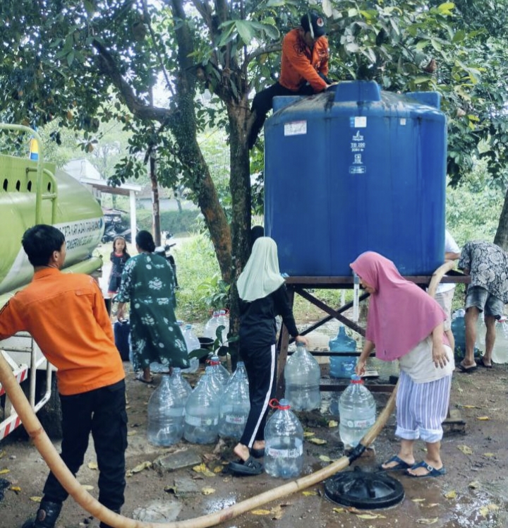 Atasi Kekeringan Pemkot Tangsel Distribusi Air Bersih Bagi Warga