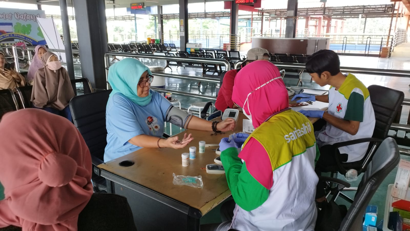 RS Sari Asih Ciputat Bareng PT Jasa Raharja Gelar Pengobatan Gratis di Terminal Pondok Cabe