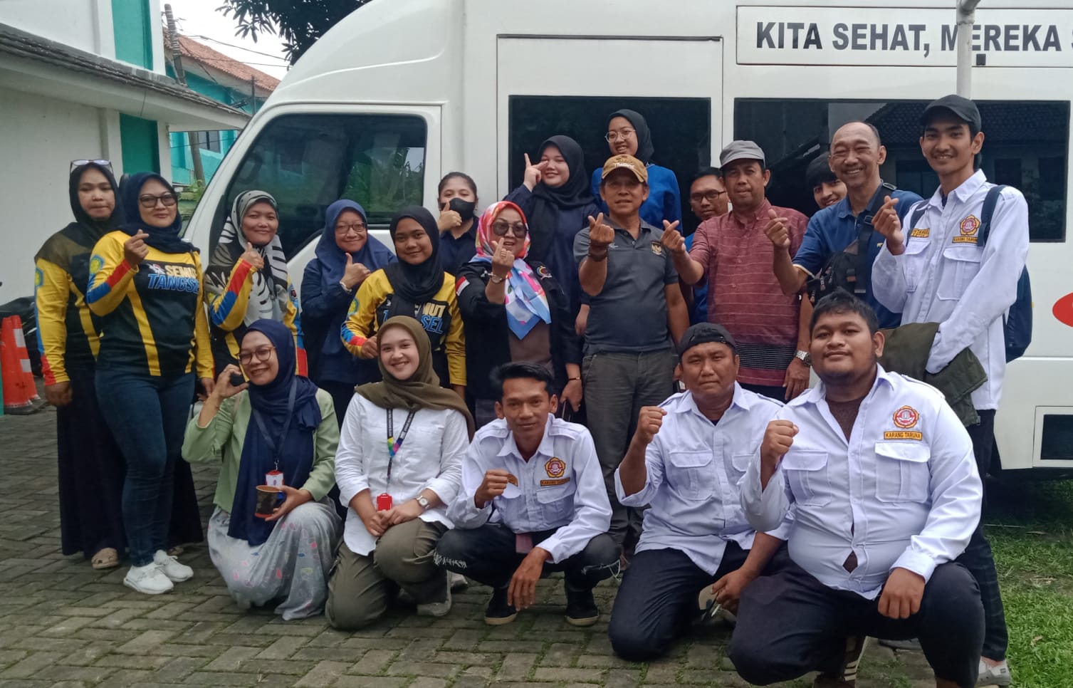 LPM Cempaka Putih Peringati Isra Mi\'raj dengan Menyantuni Yatim Dhuafa serta Donor Darah