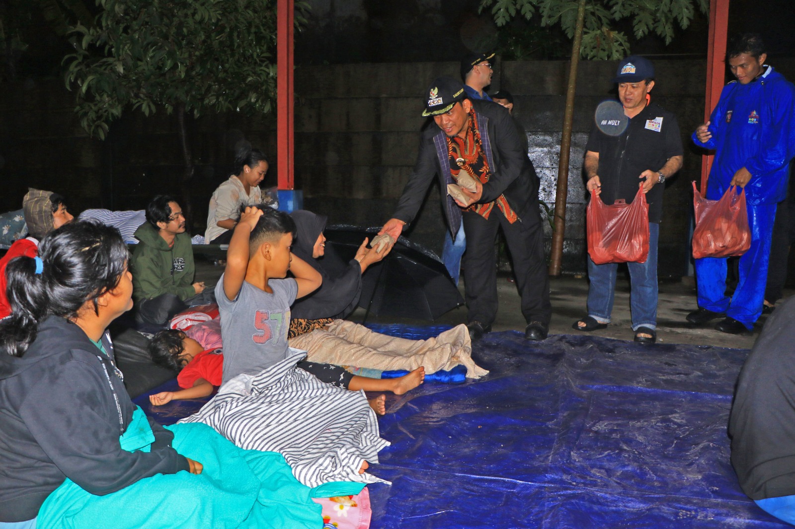 Banjir Akibat Intensitas Hujan Tinggi, Pemkot Gercep Evakuasi Warga yang Terdampak