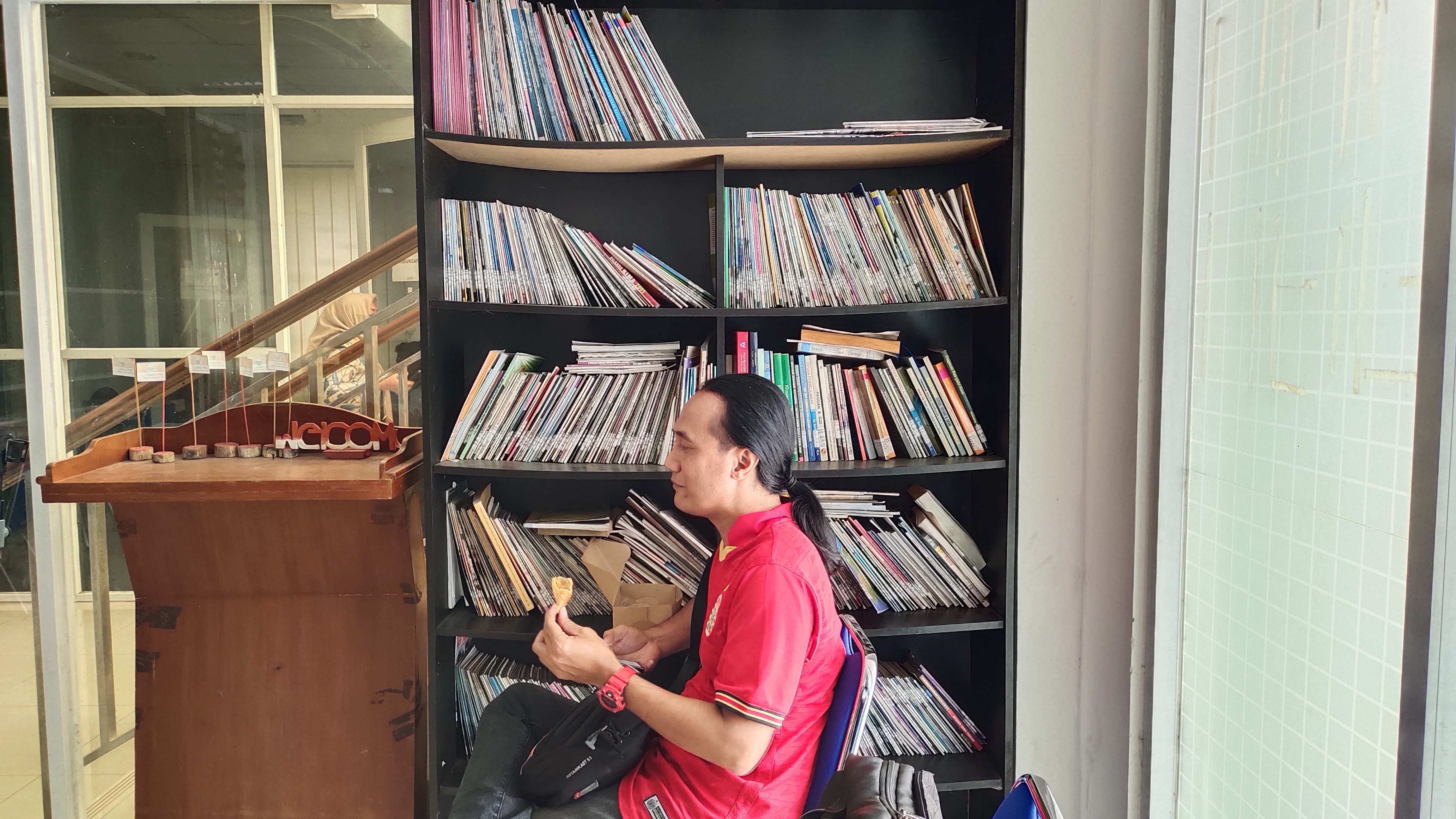 Pojok Baca yang Tak Tertata