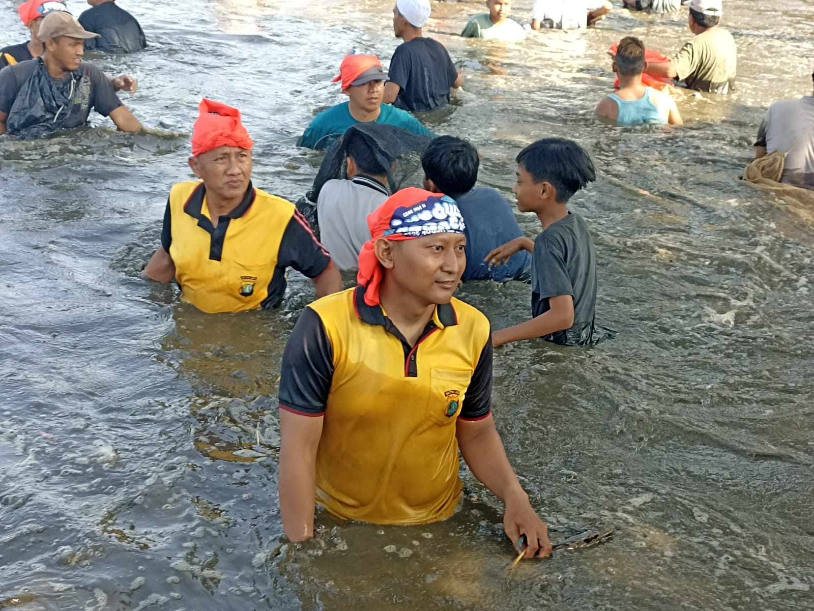 Catat Tanggalnya! Keseruan Tradisi \"Nyubak Empang\" Selama Lebaran Depok 2025