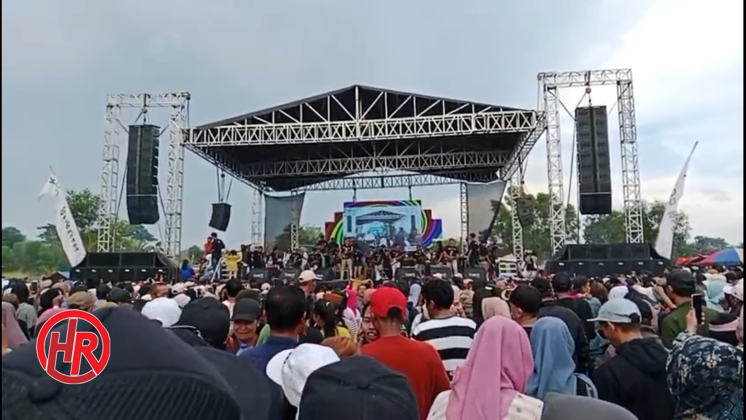 Penampilan \"Familys Group\" Menutup Keseruan Hari Pertama Pekan Lebaran Depok 2025, Nyubak Empang