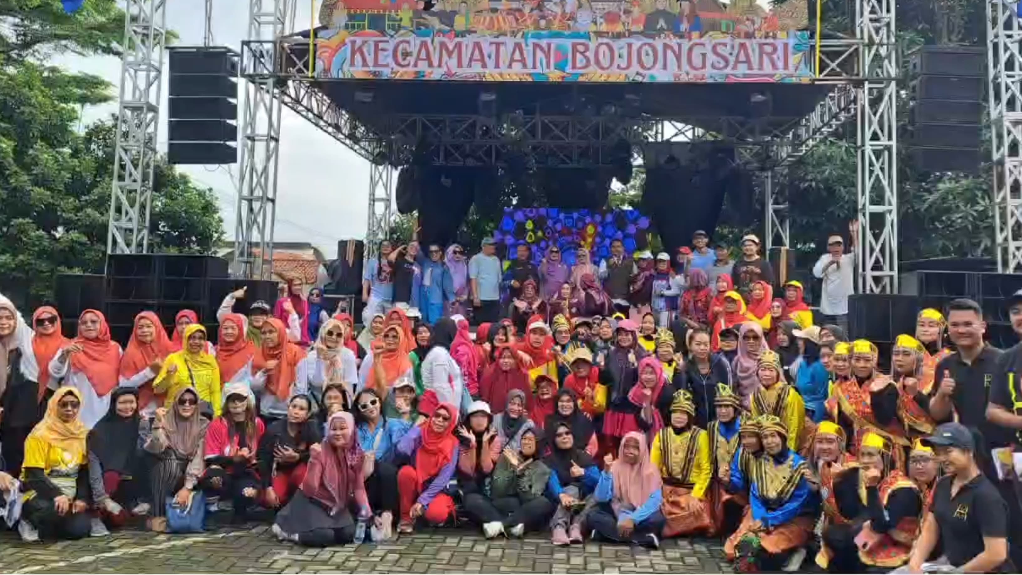 Warga Bojongsari Meriahkan HUT Kota Depok ke 26, ada Gambang Kromong hingga Lenong Betawi