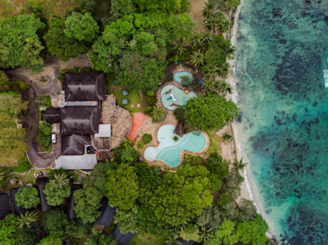 Berlibur di Mutiara Carita Cottages: Antara Pasir Putih, Pegunungan, dan Danau Kembar