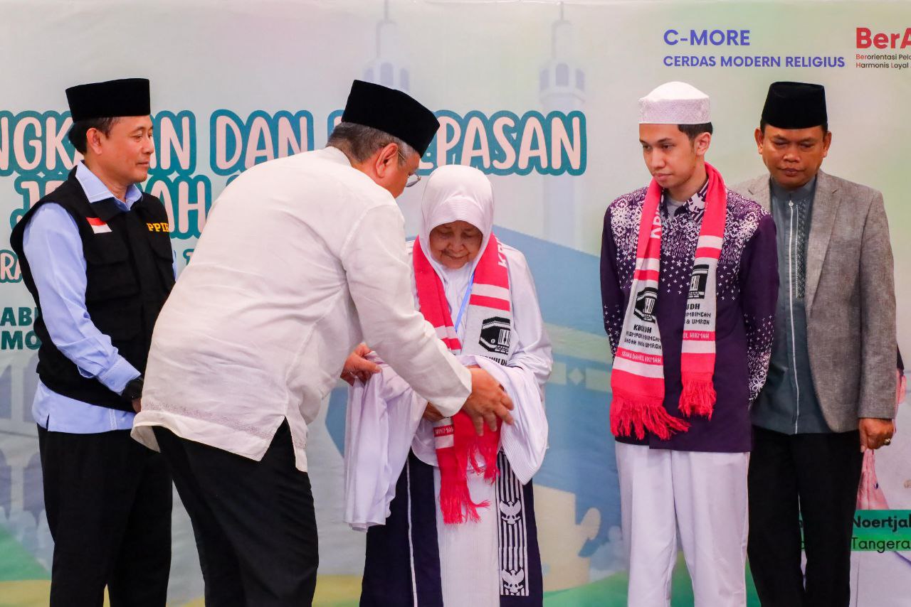 Kloter Pertama Jamaah Haji Tangsel Dilepas Walikota Benyamin