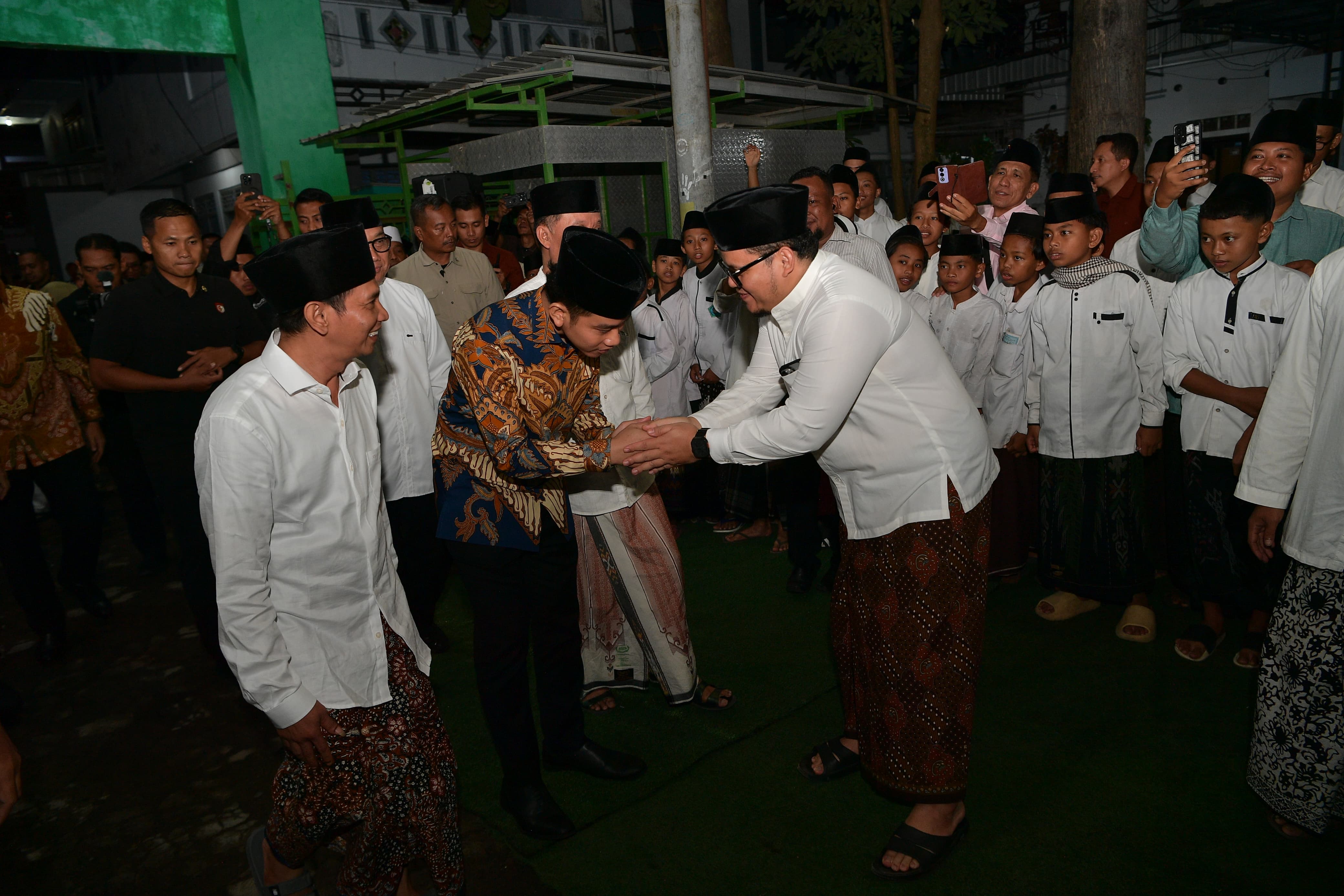 Silaturahmi ke Ponpes Manbaul Ulum Banyuwangi, Wapres Tegaskan Sinergi Umara dan Ulama Jaga Keutuhan Bangsa