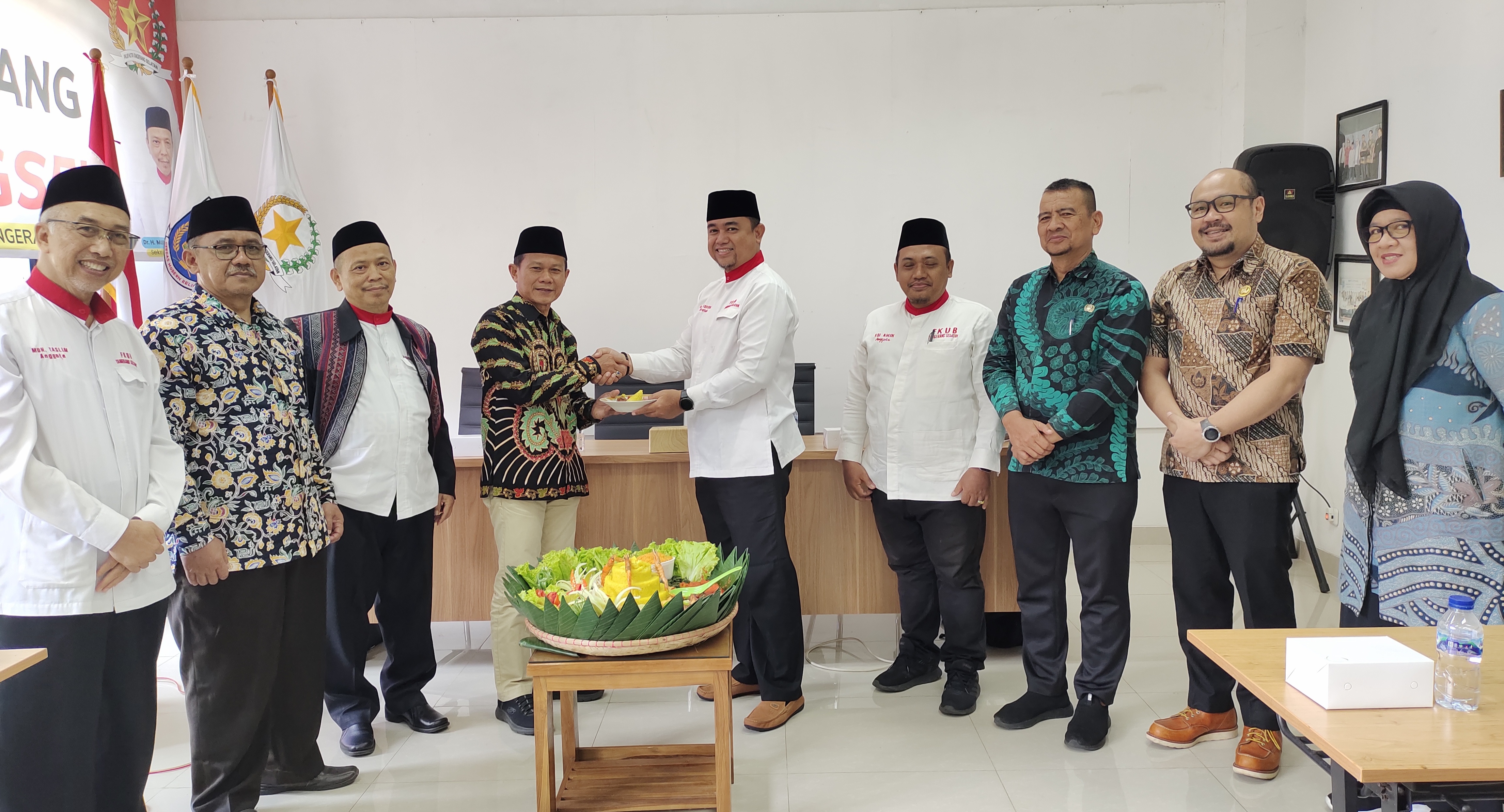 FKUB Tangsel Gaungkan Kembali Kajian Lintas Agama, Ditutup Syukuran Potong Tumpeng
