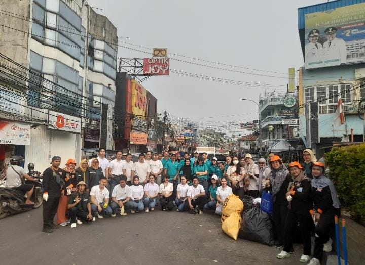 Santika Sahabat Bumi Gandeng Kang Nong dan Pegiat Bank Sampah Bersih-bersih Pasar Lama
