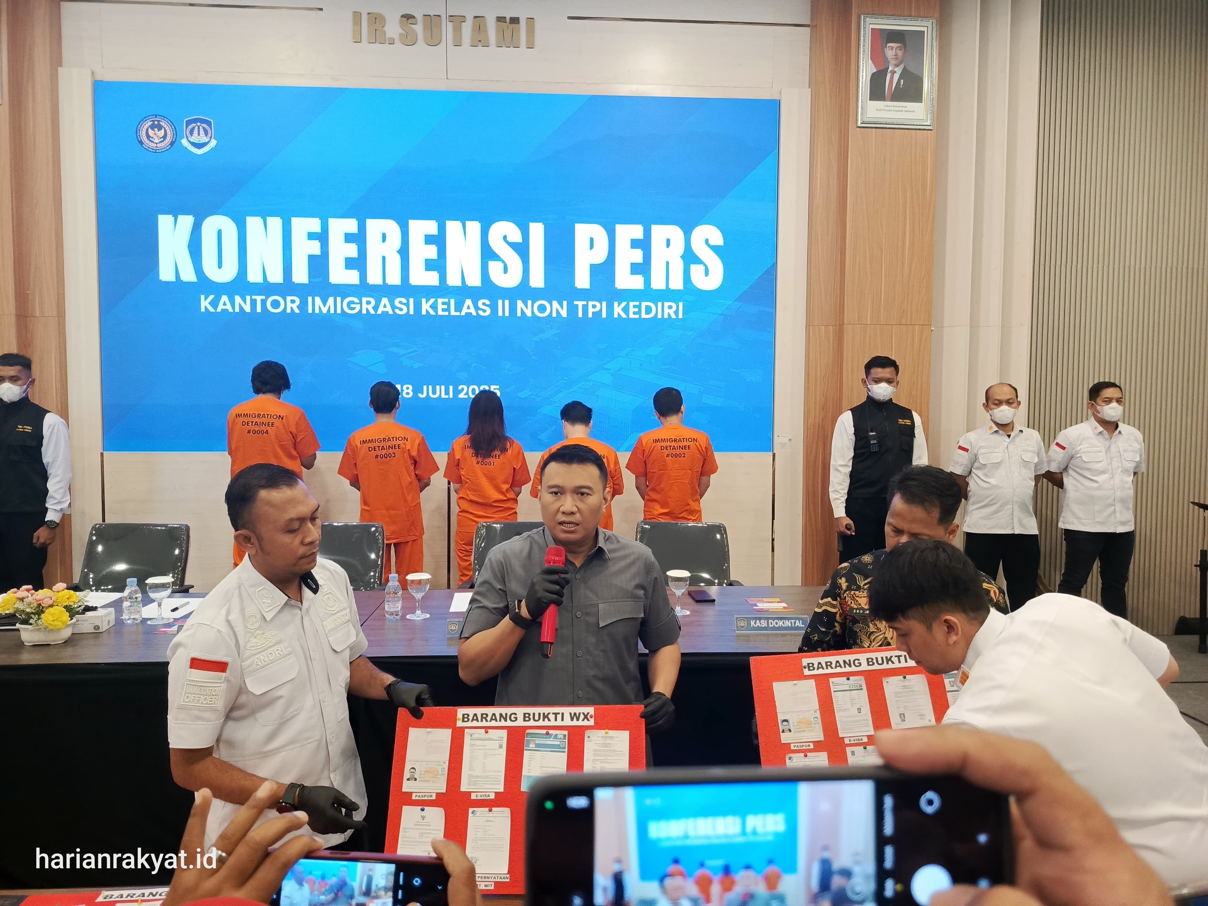 Kantor Imigrasi Kediri Amankan Tiga WNA Selama Dua Hari Operasi Wira Waspada