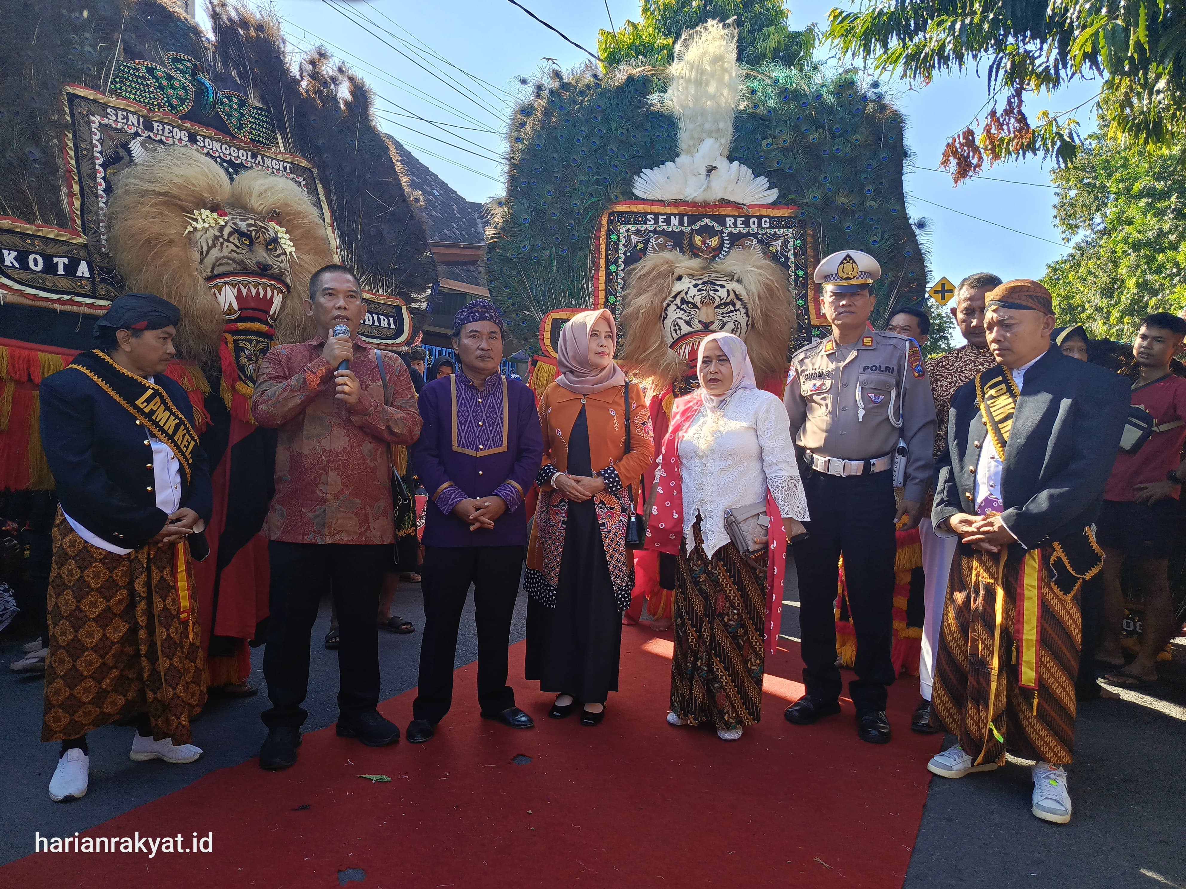 Ritual Bersih Desa, Ratusan Barongan Dikirab di Kota Kediri