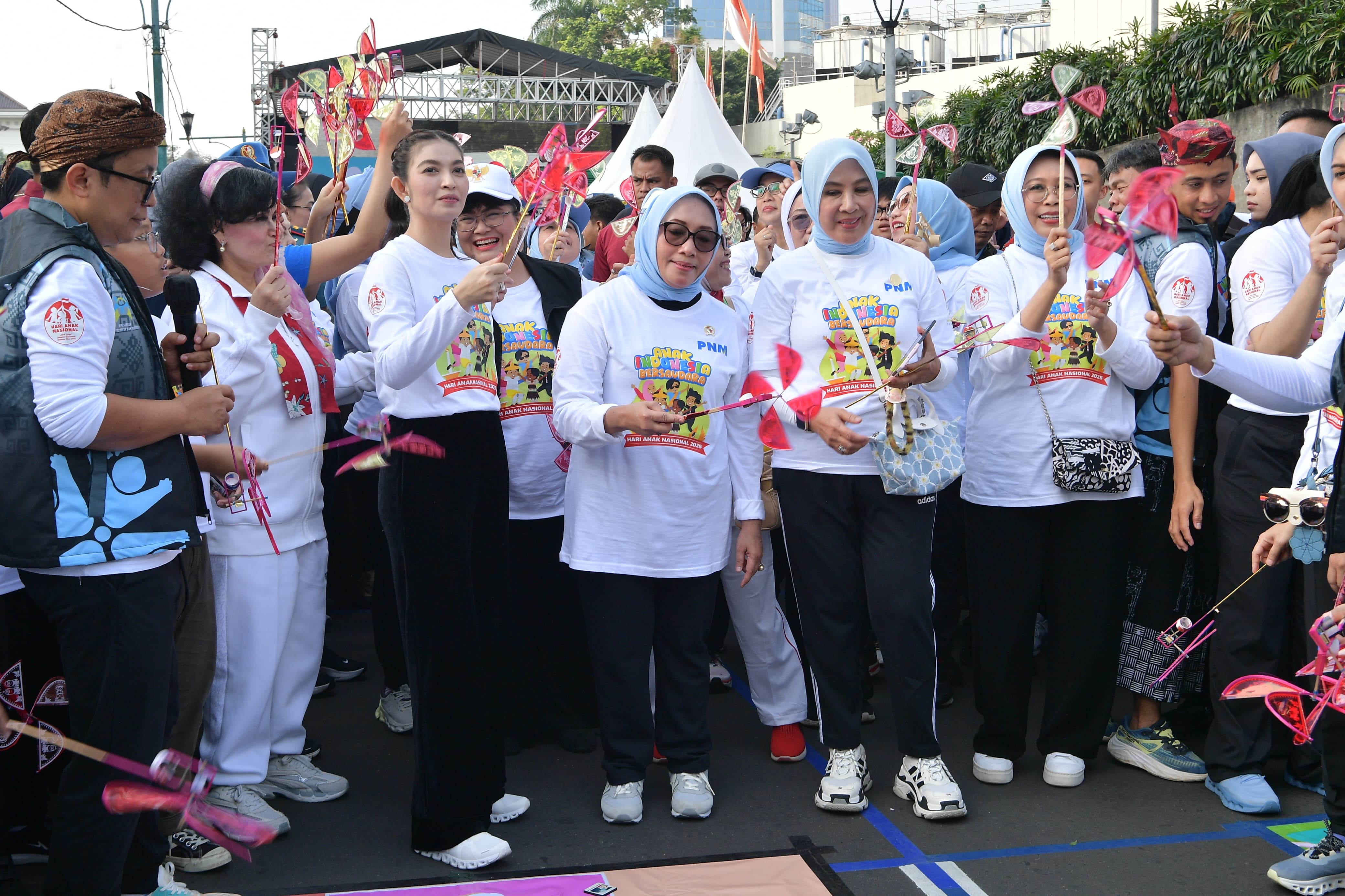 Istri Wapres Selvi Gibran Rakabuming Main Dolanan Bareng Ribuan Anak di Bundaran HI