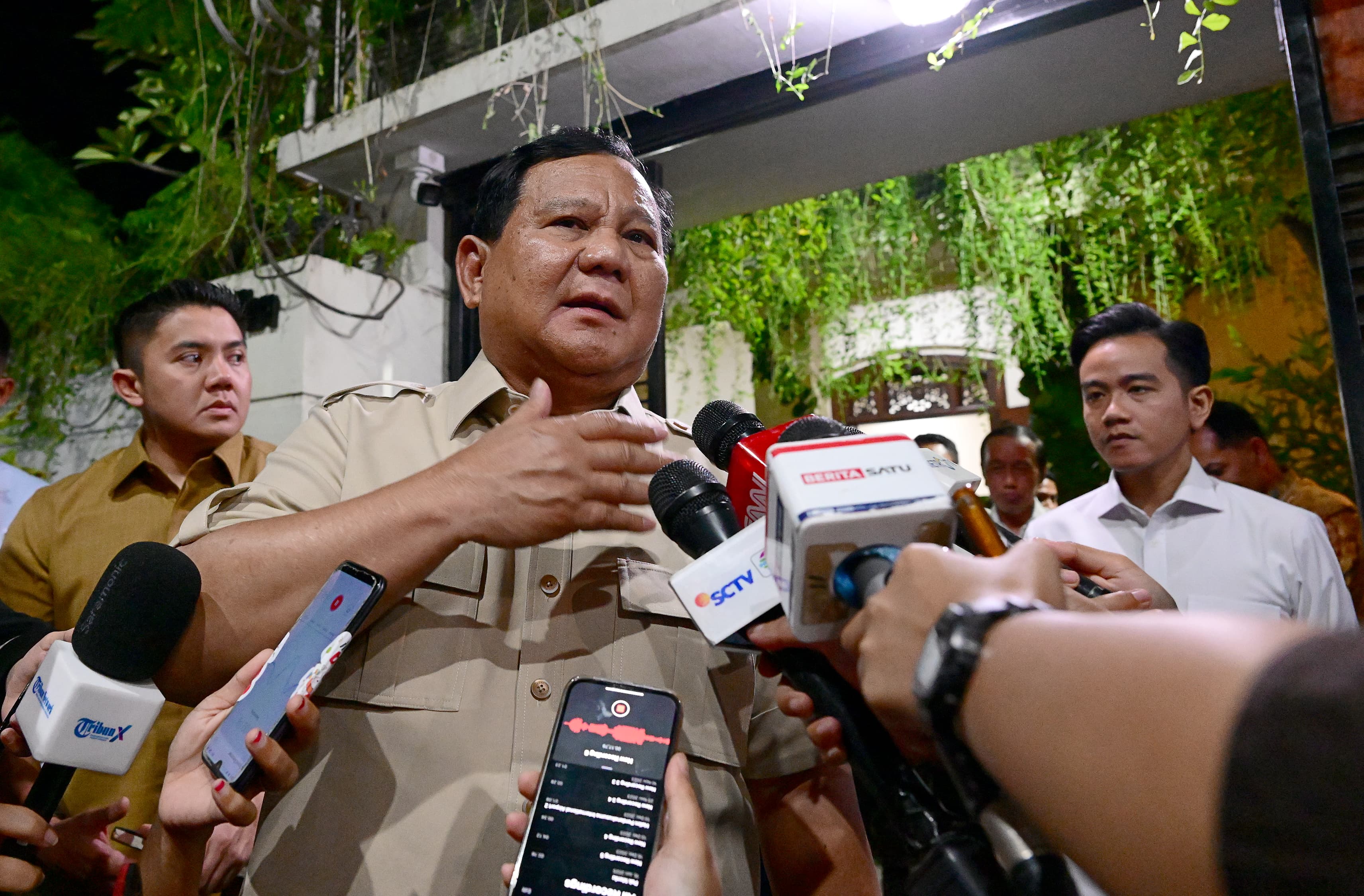 Presiden Prabowo dan Jokowi Bertemu, Tegaskan Konsistensi Diplomasi Indonesia