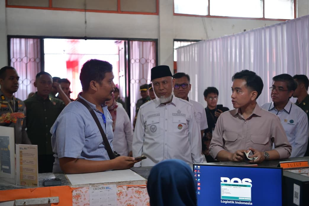 Wapres Tinjau Penyaluran BSU di Kota Padang, Tegaskan Bantuan Harus Prioritaskan Kebutuhan Pokok