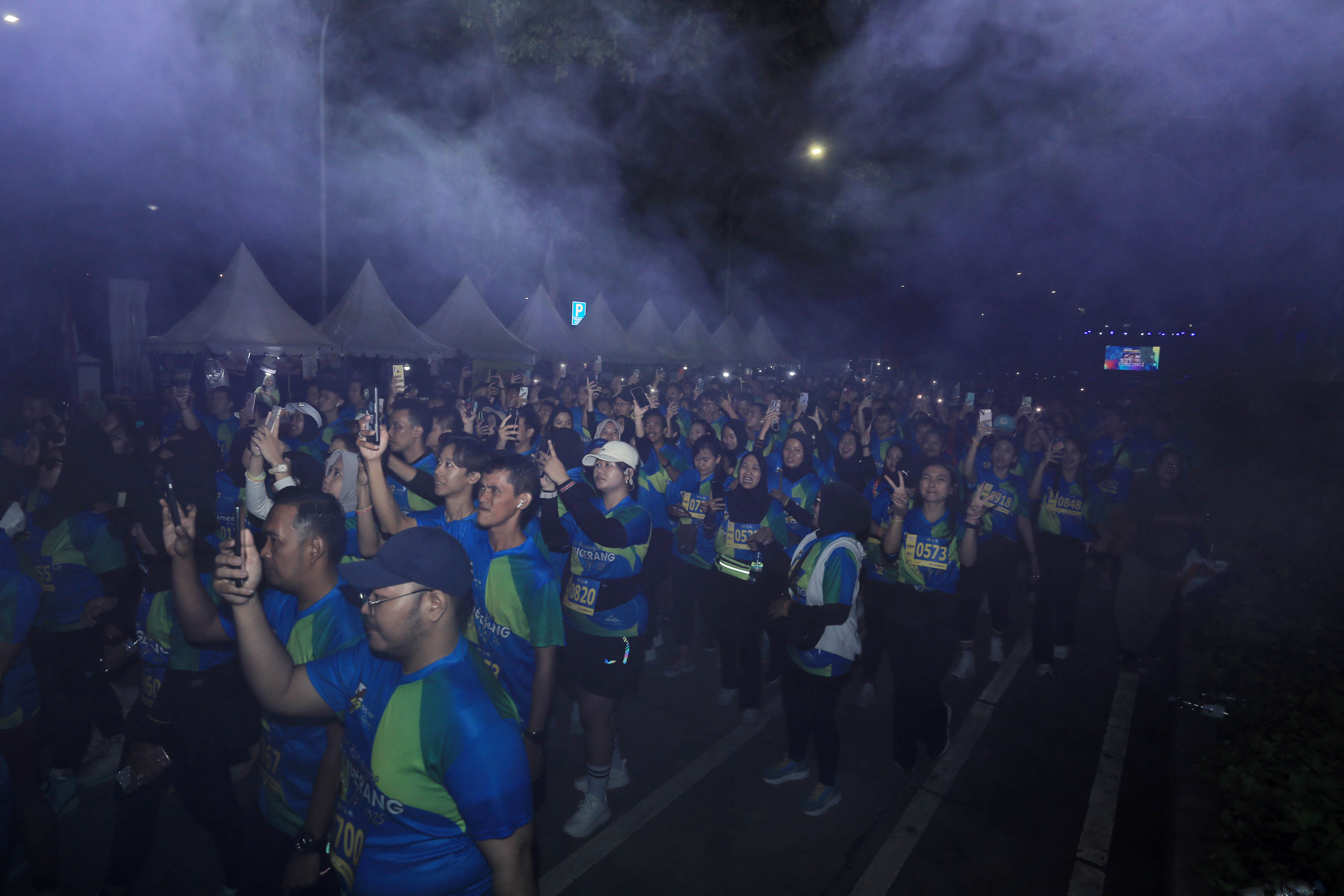 Ribuan Pelari Ikuti Color Run Night di Kota Tangerang
