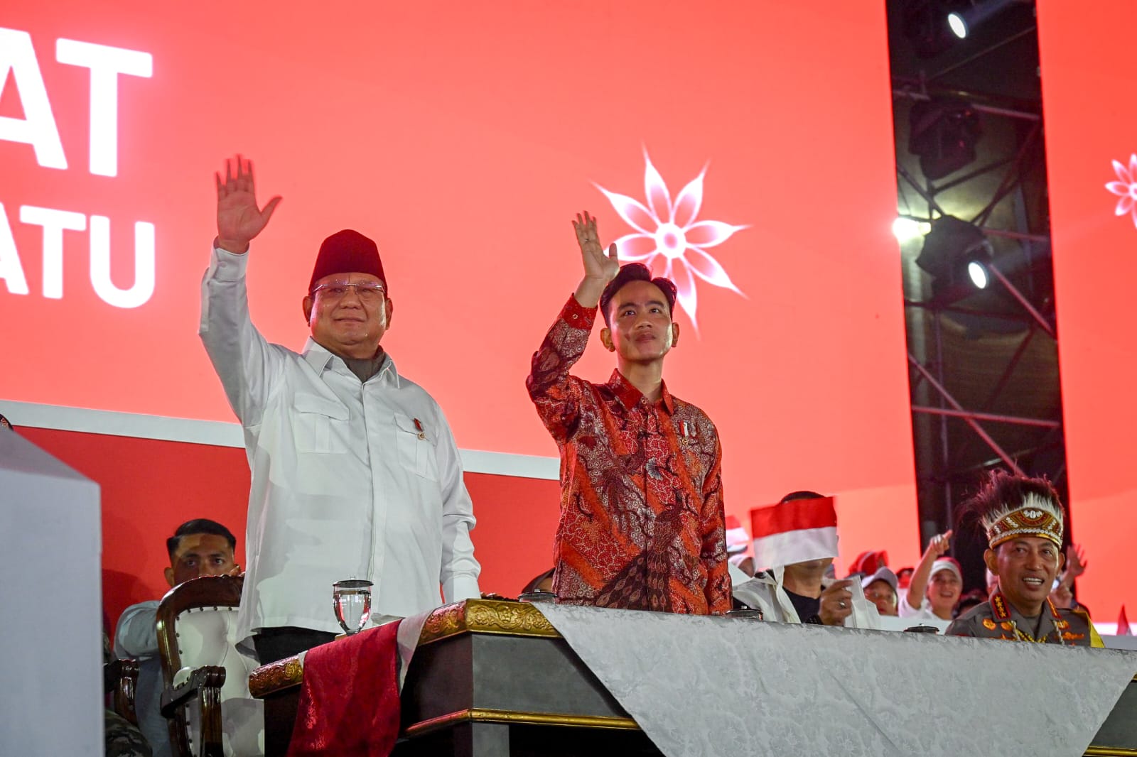 Wapres Bersama Presiden Saksikan Semarak Karnaval Bersatu di Monas