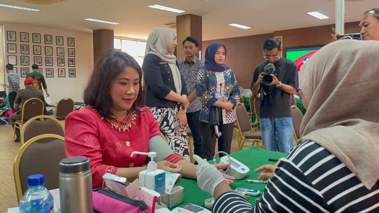 Bazar Murah & Pemeriksaan Kesehatan Warnai HUT Kejaksaan ke-80 di Kejari Tangsel