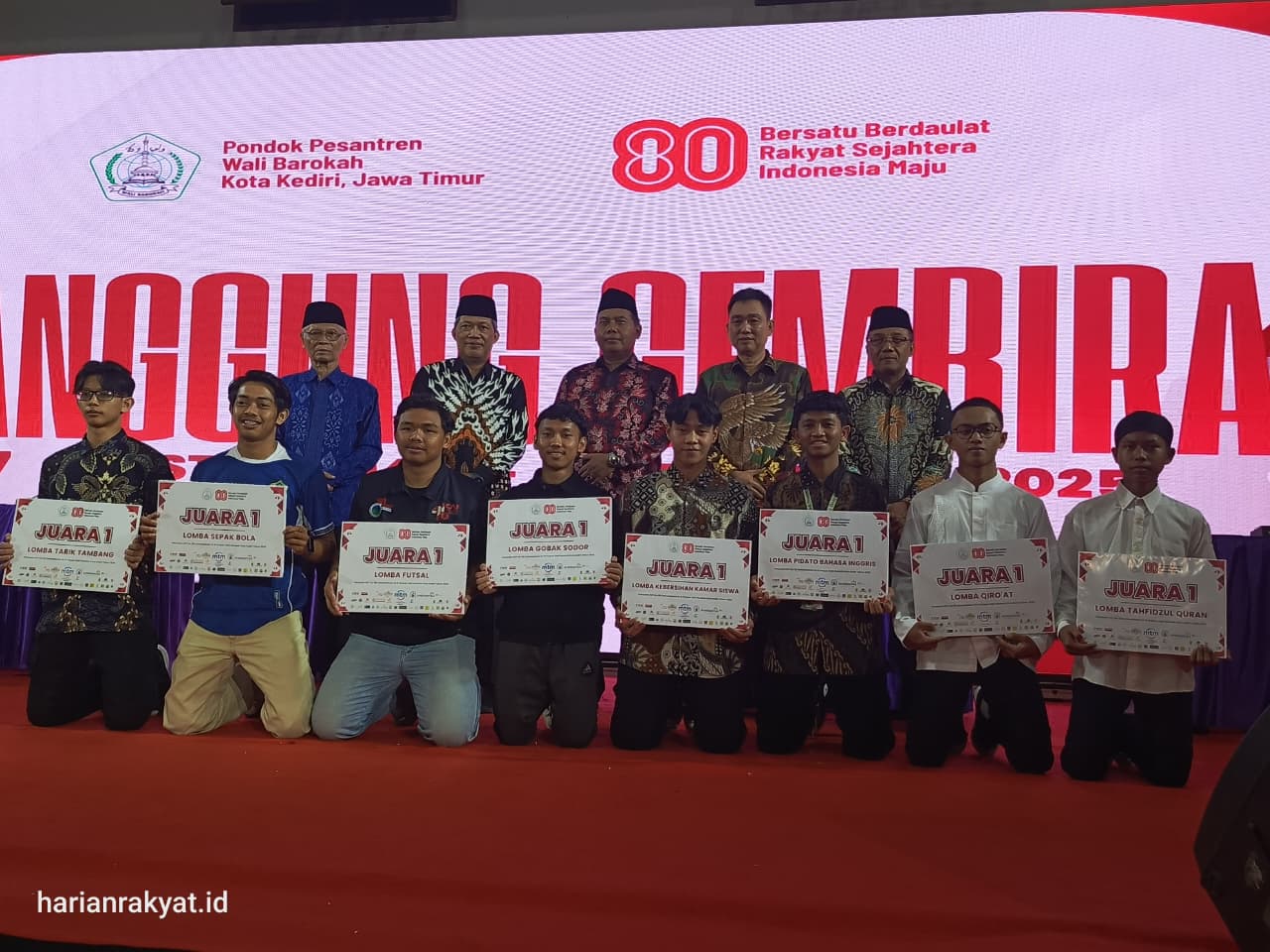 Meriah, Panggung Gembira dan Final Cerdas Cermat Tutup Perayaan HUT ke-80 RI di Ponpes Wali Barokah Kediri