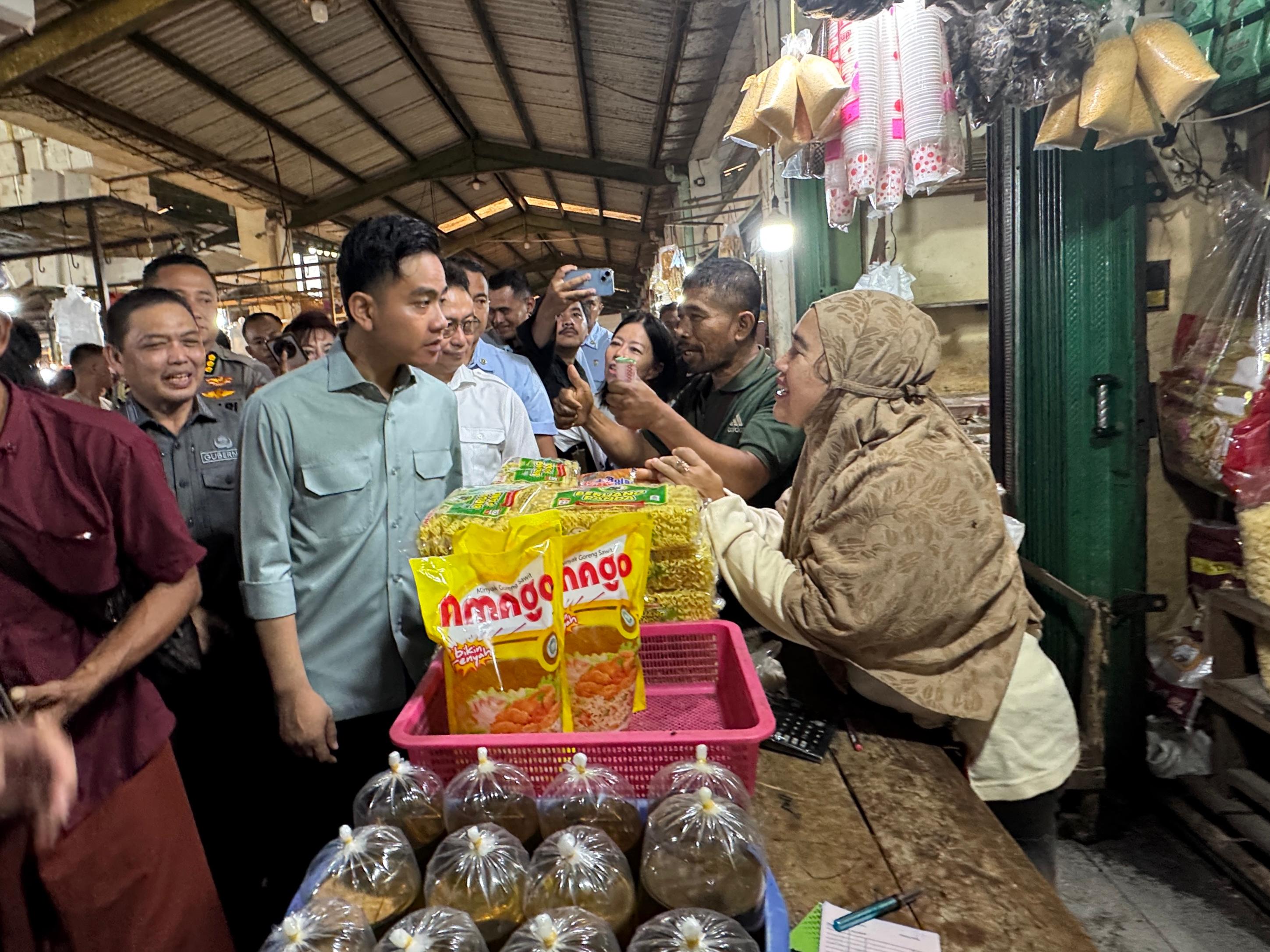 Wapres Tinjau Pasar Flamboyan, Pedagang Senang Produknya Diborong